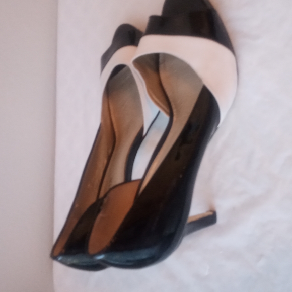 Liz Claiborne Shoes (Heels) - Picture 6 of 8